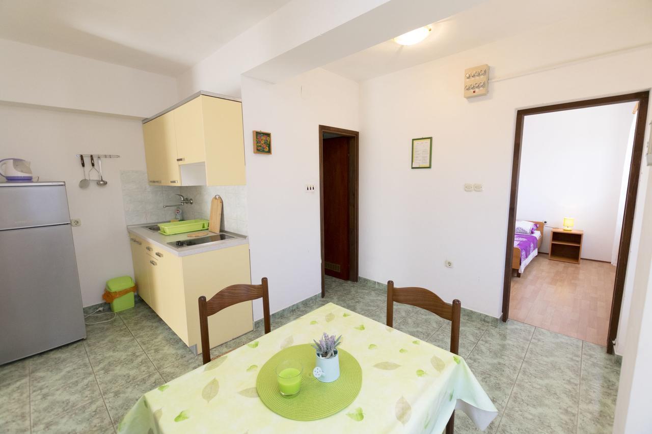 Apartments Ksenija Primošten Buitenkant foto