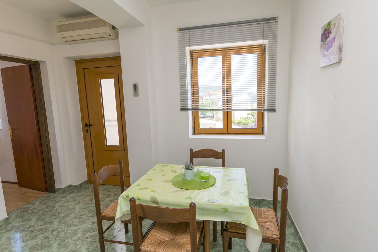 Apartments Ksenija Primošten Buitenkant foto