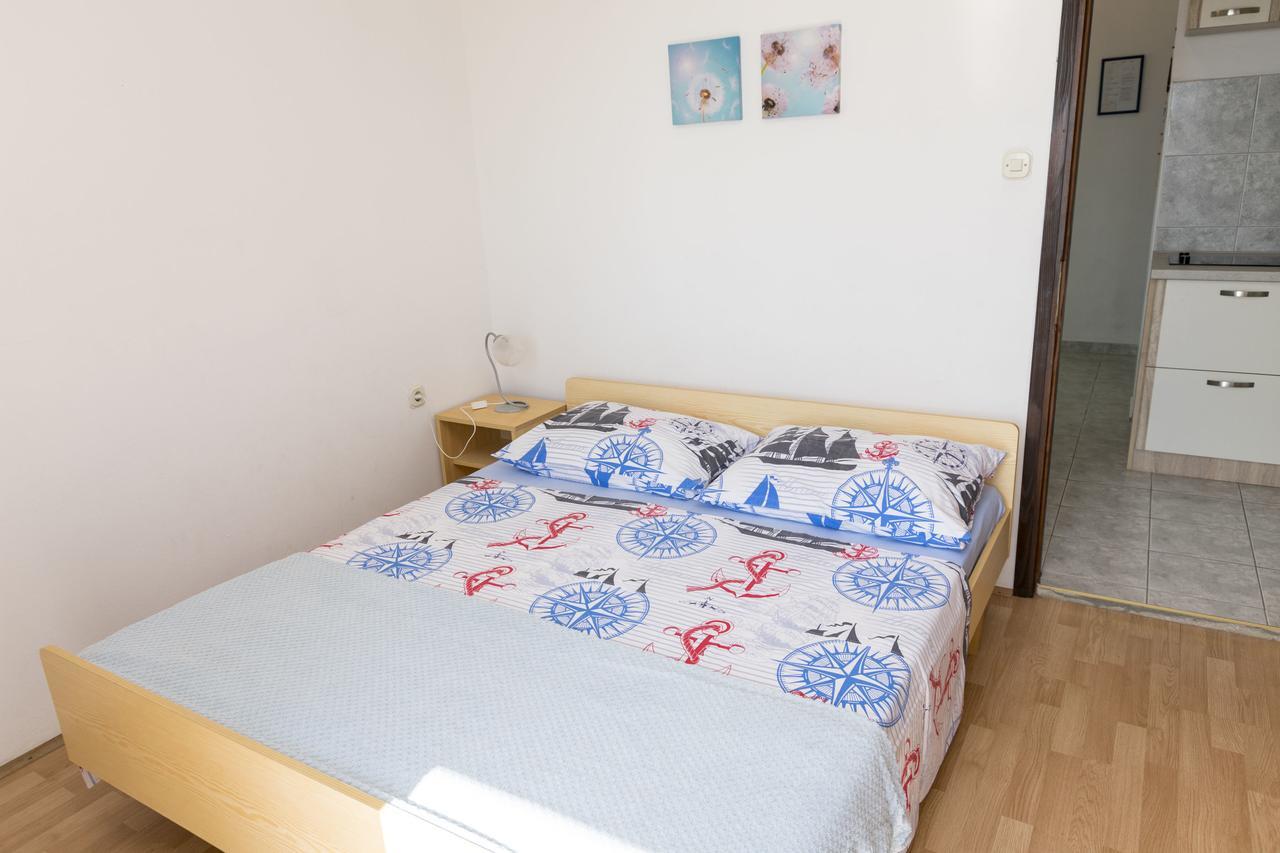 Apartments Ksenija Primošten Buitenkant foto